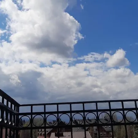 Skyview Mountain Views Apartment *