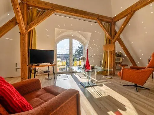 Skyview Mountain Panorama *